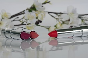 lipstick-1367775_1920